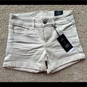 American Eagle Women’s Twill Midi Low-Rise Shorts